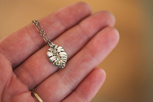 Peridot Monstera Necklace