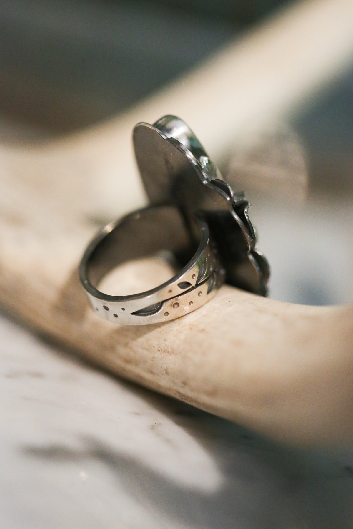Spiny Oyster Trillium Ring Size 7.75