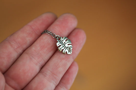 Peridot Monstera Necklace