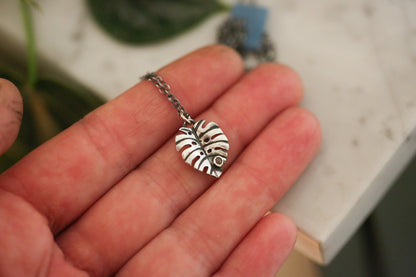 Peridot Monstera Necklace