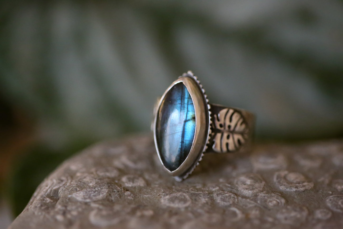 Monstera + Labradorite Ring Size 9.25