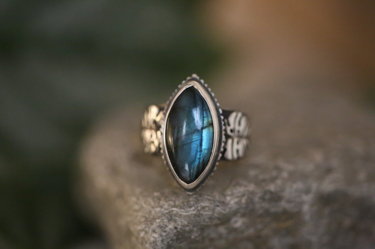 Monstera + Labradorite Ring Size 9.25