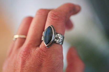 Monstera + Labradorite Ring Size 9.25